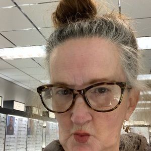 Meet your Posher, Dena